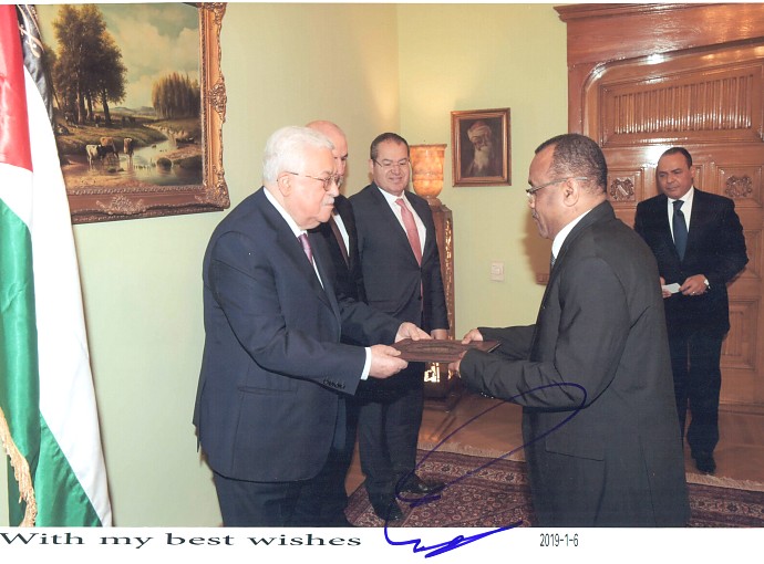 Meja Jenerali Issa Suleiman Nassor, Balozi wa Jamhuri ya Muungano wa Tanzania alipowasilisha Hati ya utambulisho kwa Mhe. Mahmoud Abbas, Rais wa Taifa la Palestine tarehe 06 Januari, 2019.