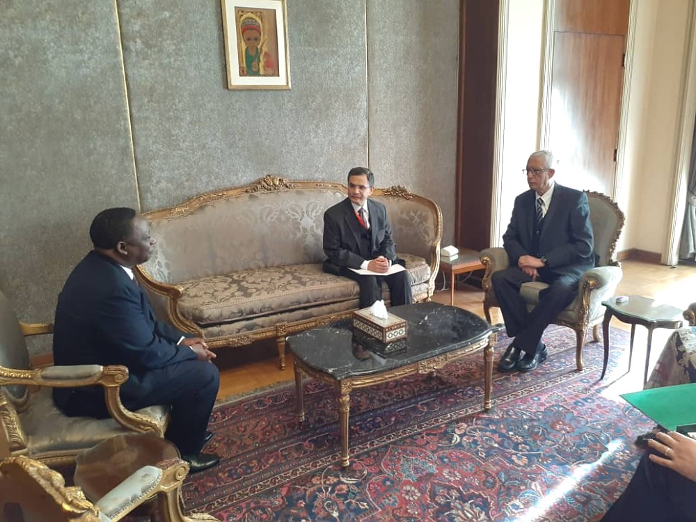 Balozi Bahati na Mhe. Hamdi Loza wakiwa kwenye mazungumzo ya pande mbili