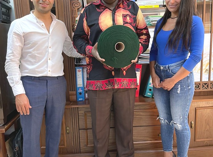 Mhe. Balozi katika Picha ya pamoja na wamiliki wa kiwanda cha Alsaratex